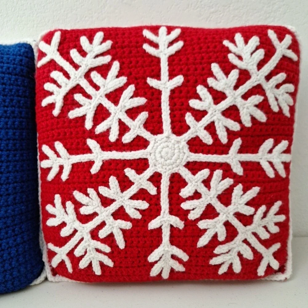 Vintage Handmade Set of 2 Square Crochet Christmas Pillows 14